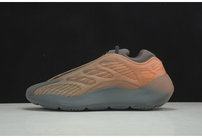 Y**zy 700 v3  “copper fade”  gy4109