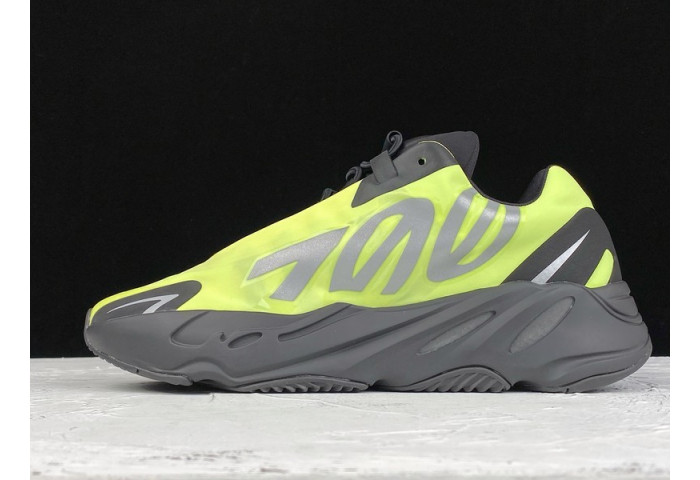 Y**zy boost 700 mnvn phosphor fy3727