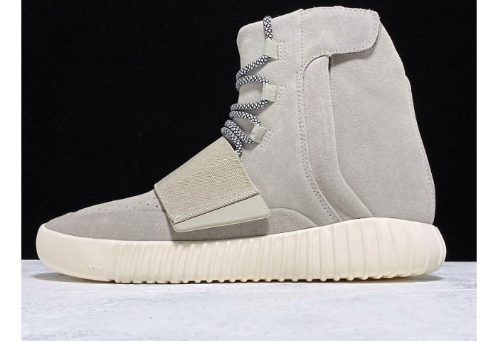 Y**zy boost 750 og light brown b35309