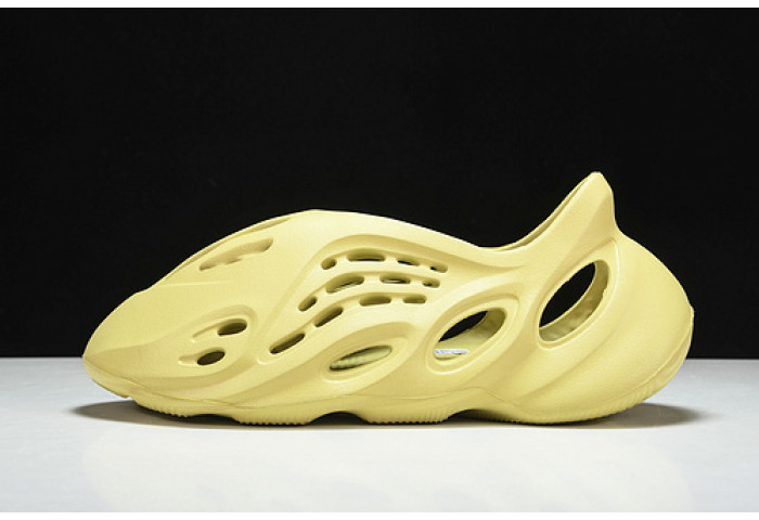 Y**zy foam rnnr sulfur    gv6775