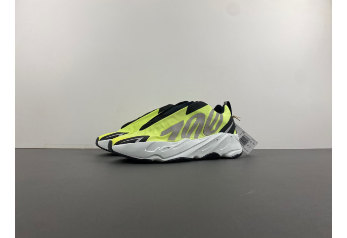 Y**zy boost 700 mnvn laceless 