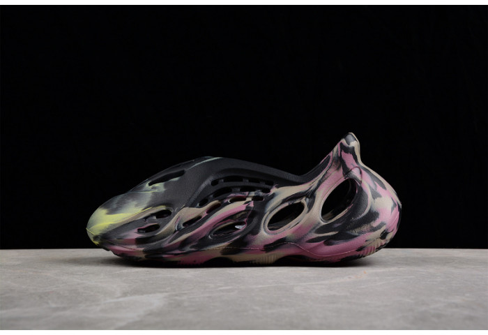 Y**zy foam runner “mx cardon"  lg 9562