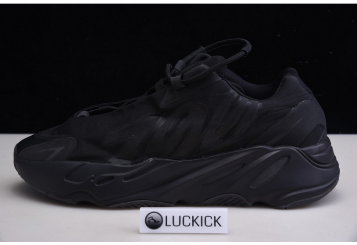 Y**zy boost 700 mnvn  black fv4440