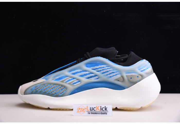 Y**zy boost 700v3 g54850