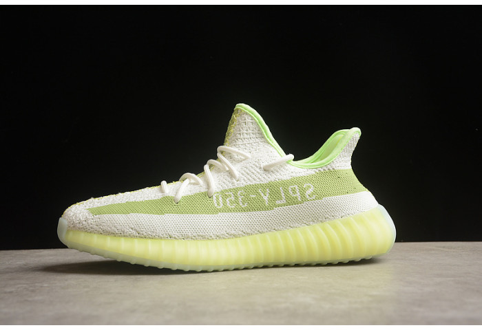 Y**zy boost 350 v2  zz96sn