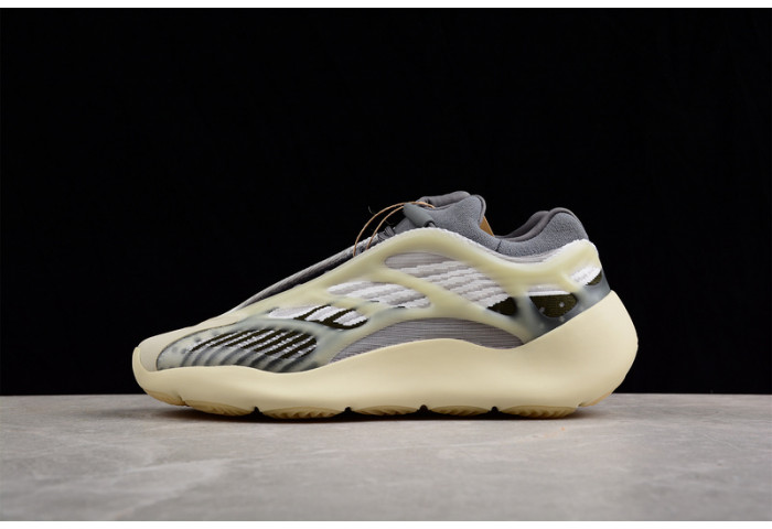 Y**zy 700 v3 "fade salt" id1674