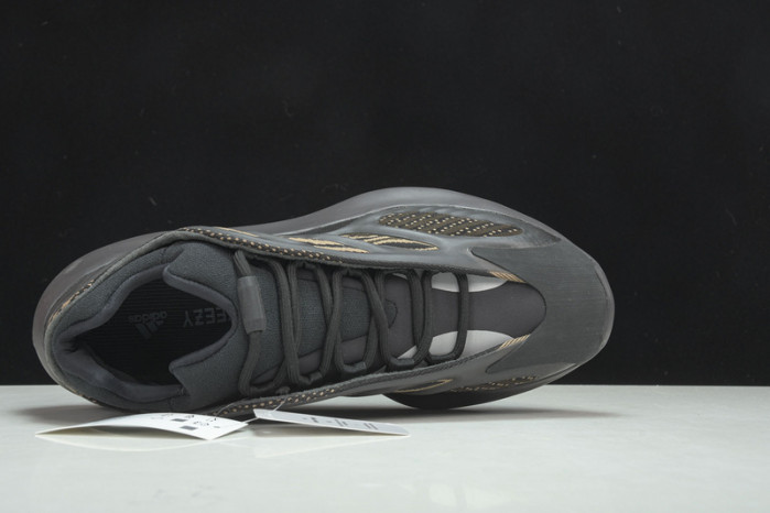 Y**zy 700 v3 
