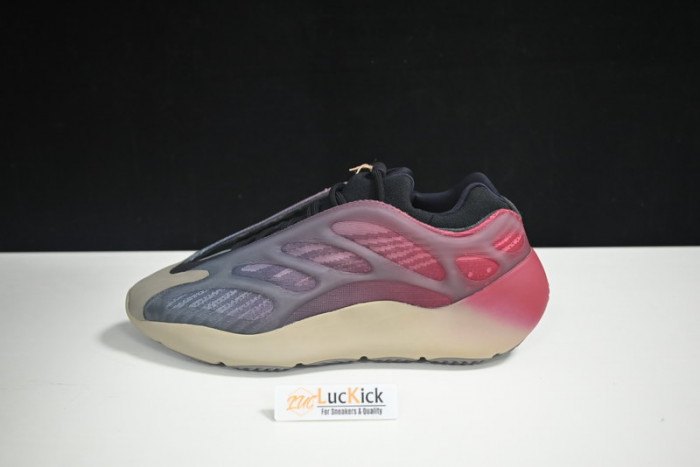 Y**zy 700 v3  gw1814