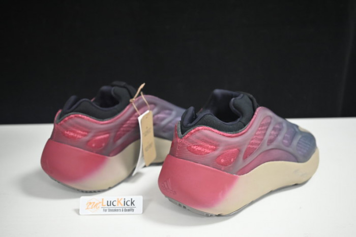 Y**zy 700 v3  gw1814