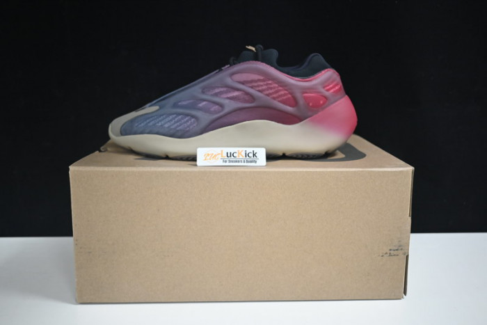 Y**zy 700 v3  gw1814