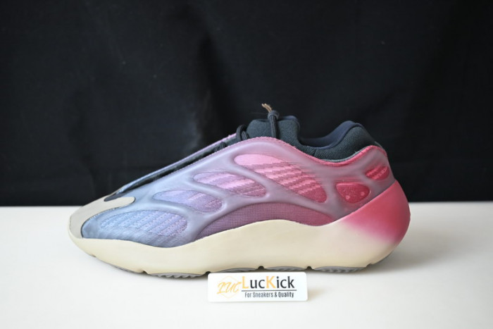 Y**zy 700 v3  gw1814