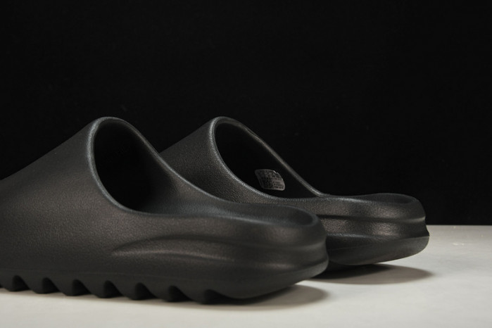 Y**zy slide“resin” hq6448