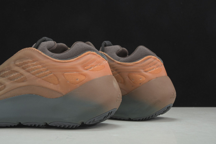 Y**zy 700 v3  “copper fade”  gy4109