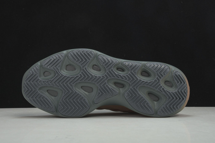 Y**zy 700 v3  “copper fade”  gy4109