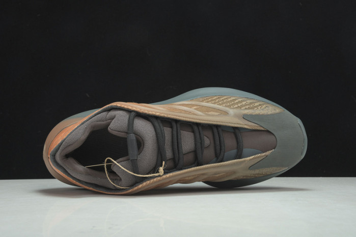 Y**zy 700 v3  “copper fade”  gy4109