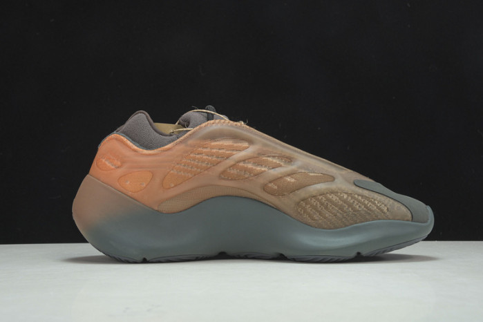 Y**zy 700 v3  “copper fade”  gy4109