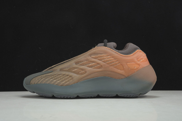 Y**zy 700 v3  “copper fade”  gy4109