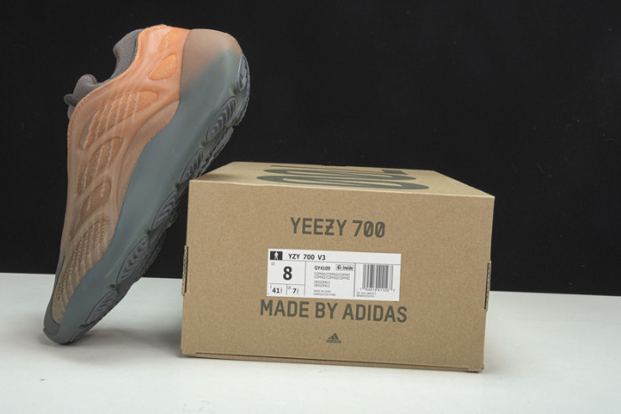 Y**zy 700 v3  “copper fade”  gy4109
