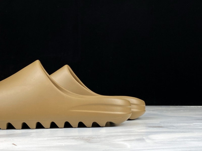 Y**zy slides 