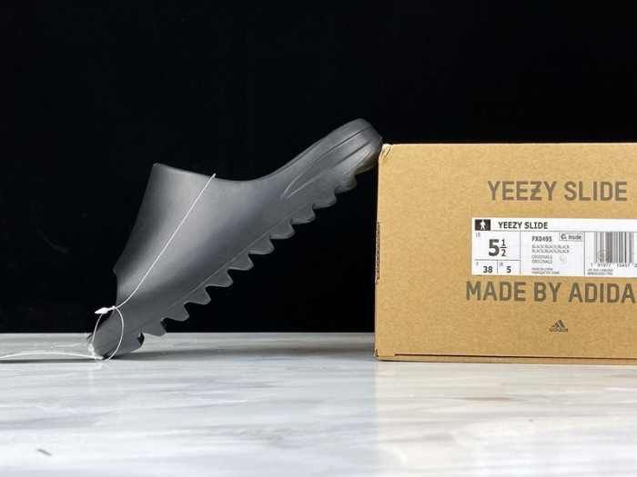 Y**zy slides 