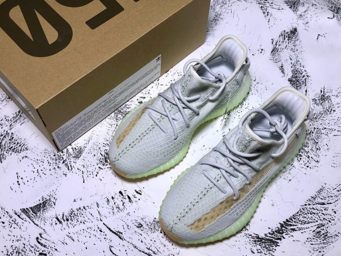 Y**zy boost 350 v2 hyperspace eg7491
