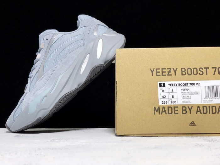 Y**zy boost 700 v2 hospital blue fv8424
