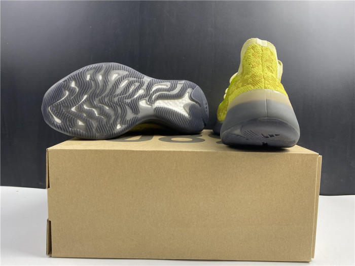 Y**zy boost 380 “hylte glow” fz4990