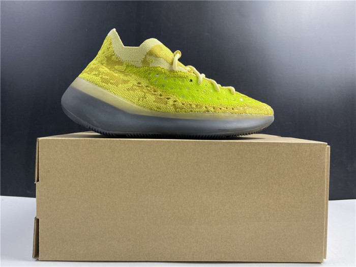 Y**zy boost 380 “hylte glow” fz4990