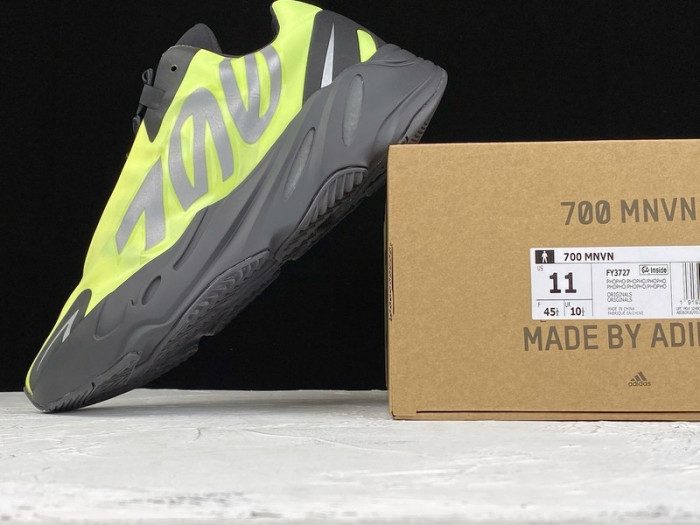 Y**zy boost 700 mnvn phosphor fy3727