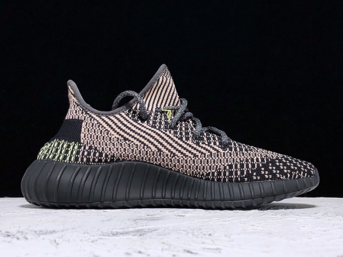 Y**zy boost 350 v2 yecheil (non-reflective) fw5190