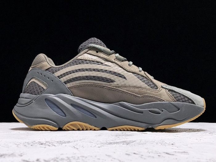 Y**zy boost 700 v2 geode eg6860
