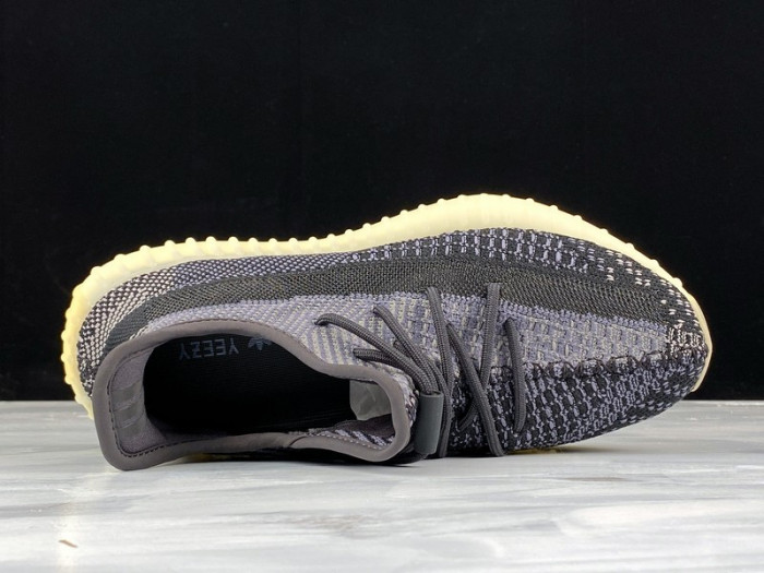 Y**zy boost 350 v2 asriel fz5000