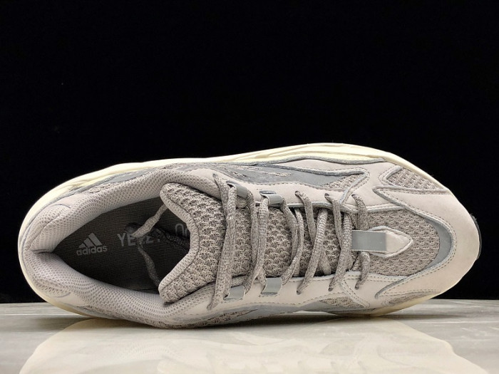 Y**zy 700 v2 static ef2829