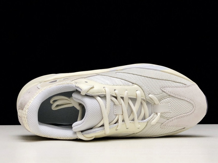 Y**zy boost 700 analog eg7596