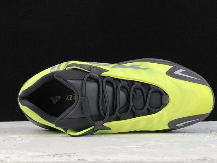 Y**zy boost 700 mnvn phosphor fy3727