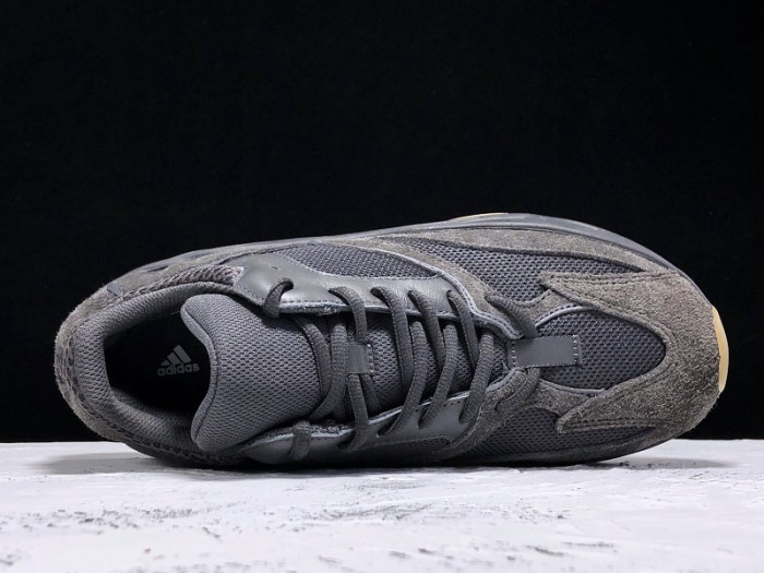 Y**zy boost 700 utility black fv5304