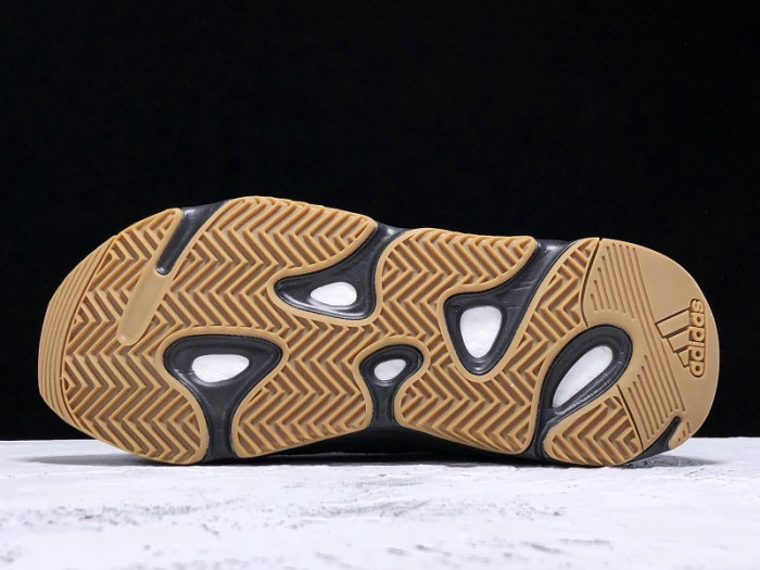 Y**zy boost 700 utility black fv5304