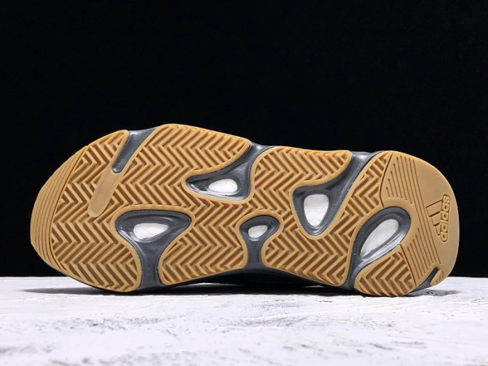 Y**zy boost 700 v2 geode eg6860