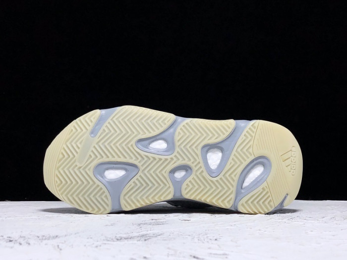 Y**zy boost 700 v2 inertia fw2549