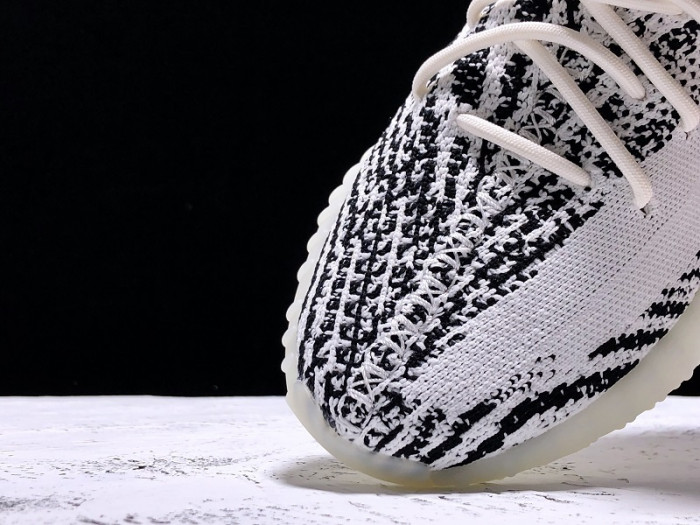 Y**zy boost 350 v2 zebra cp9654