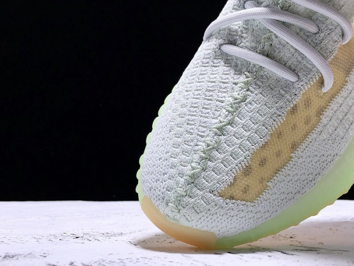 Y**zy boost 350 v2 hyperspace eg7491