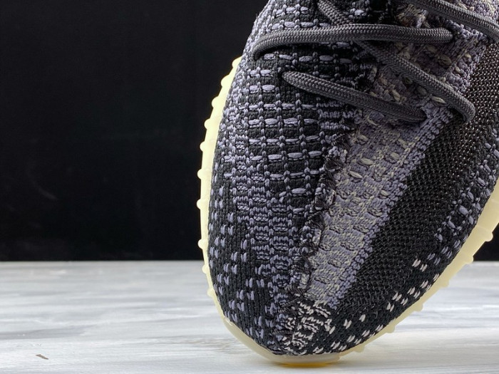Y**zy boost 350 v2 asriel fz5000