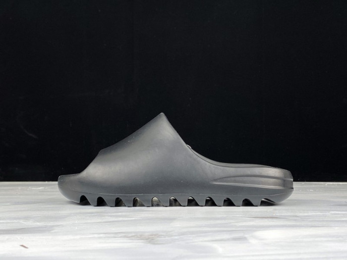 Y**zy slides ''black'' fx0495
