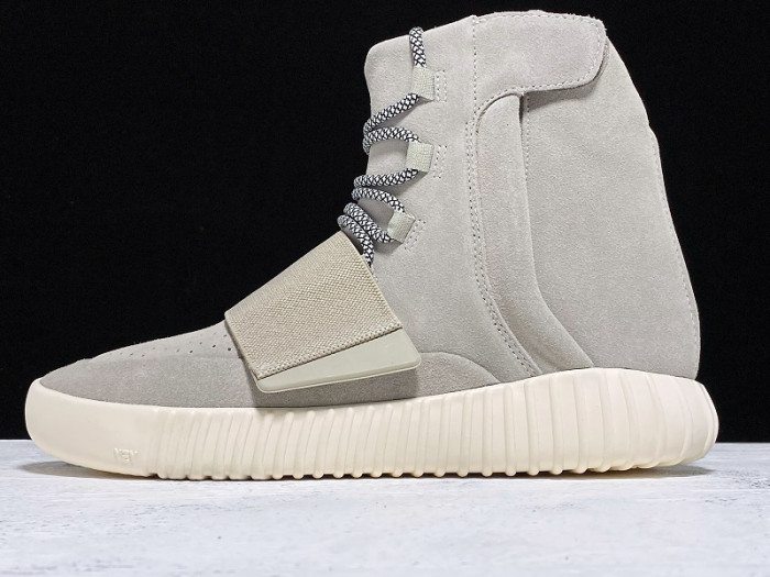 Y**zy boost 750 og light brown b35309