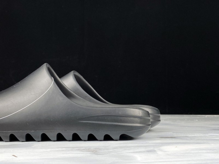 Y**zy slides 