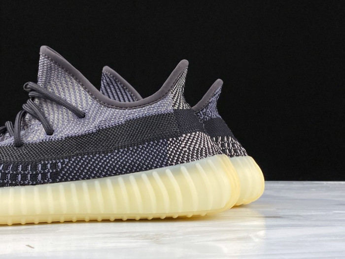 Y**zy boost 350 v2 asriel fz5000