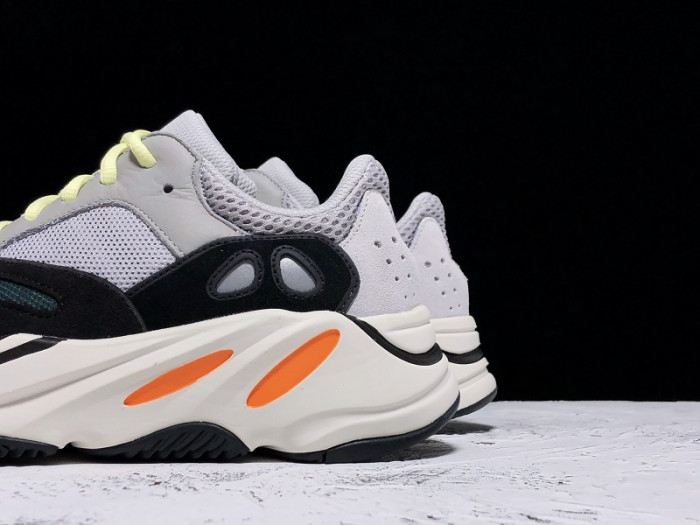 Y**zy boost 700 wave runner solid grey b75571