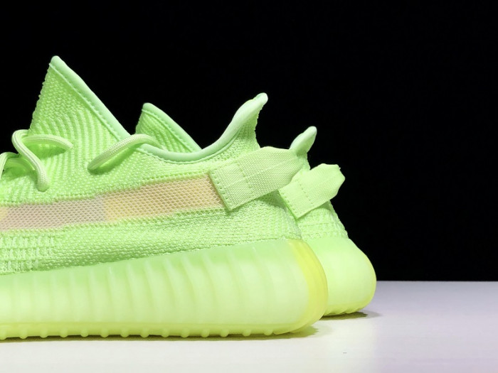 Y**zy boost 350 v2 glow eg5293