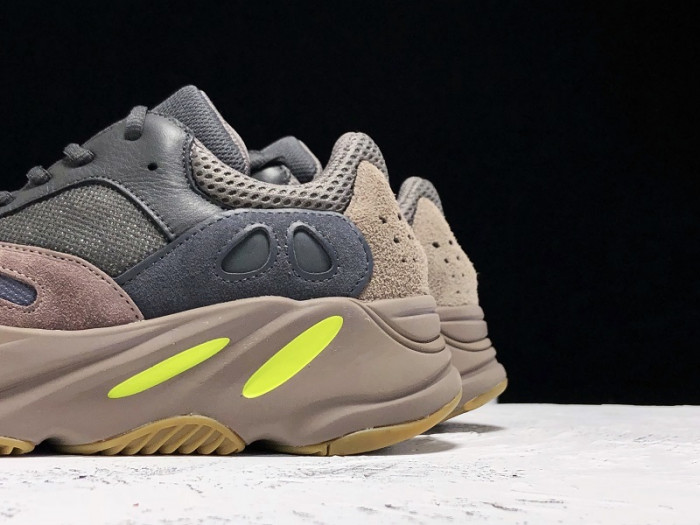 Y**zy 700 mauve ee9614