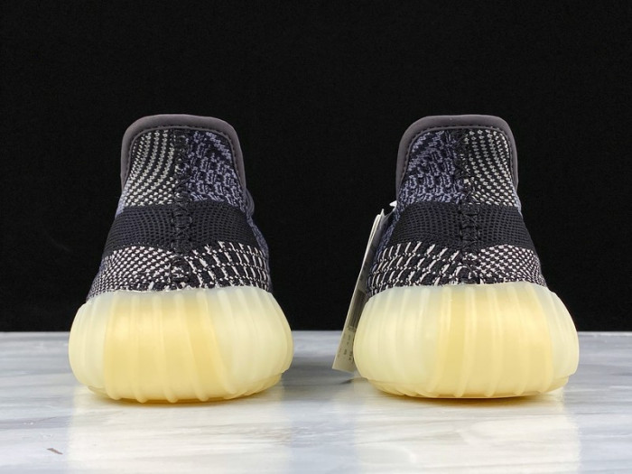 Y**zy boost 350 v2 asriel fz5000
